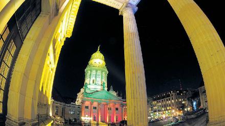 Bunte Pracht. Der Gendarmenmarkt soll renoviert werden. Über die Art und Weise wird seit Monaten heftig gestritten.