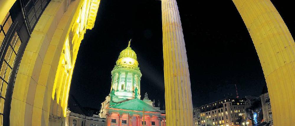 Bunte Pracht. Der Gendarmenmarkt soll renoviert werden. Über die Art und Weise wird seit Monaten heftig gestritten.