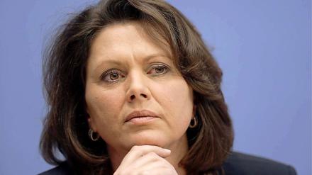 Verbraucherschutzministerin Ilse Aigner pocht im Dioxin-Skandal auf personelle Konsequenzen in Niedersachsen.