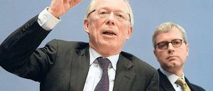 Wer gibt den Ton an? Verbandspräsident Cramer (vorn) und Minister Röttgen bei der Vorstellung des neuen Förderkonzepts. Foto: dpa