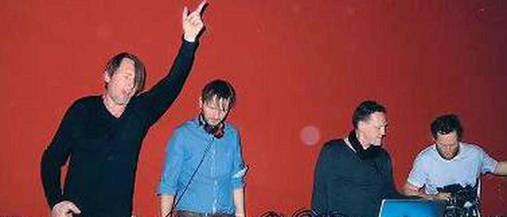 Offen bleiben. Das etwas kryptische Festivalmotto „#Live!?“ signalisiert: „Live“ kann im Jahr 2011 vieles bedeuten. 
