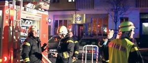 Tödliches Feuer. Als die Rettungskräfte in der Kreuzberger Graefestraße eintrafen, war es schon zu spät: Die 45-jährige Mieterin erlag einer Rauchgasvergiftung.