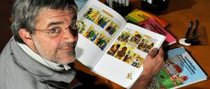 Alltagsgeschichte mit Augenzwinkern: Der Comiczeichner und Designer Thomas Weyh mit dem vierten Band des Comics "Landshuter Stadtgeschichte - Renaissance und Dreißigjähriger Krieg".