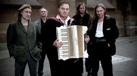 Sie bringen den Polka in die Welt: Die fünf Musiker der Band HISS sehen sich selbst "in den besten Jahren", um einen mitreißenden Mix aus Polka, Rock'n'Roll und Country zu machen.