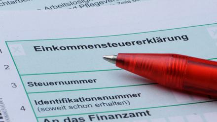 Der Steuervorteil soll mit der Lohnabrechnung im Dezember dieses Jahres an die Arbeitnehmer weitergereicht werden.