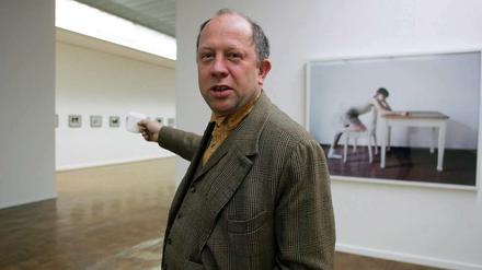 Hat den Kaffee auf: Galerist Gerd Harry Lybke.