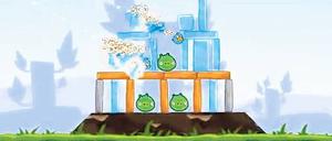 Für Kindsköpfe. Die Verkaufsschlager unter den Casual Games: In „Angry Birds“ werden kleine Piepmätze auf fiese Schweinchen in Bretterverschlägen geschleudert.