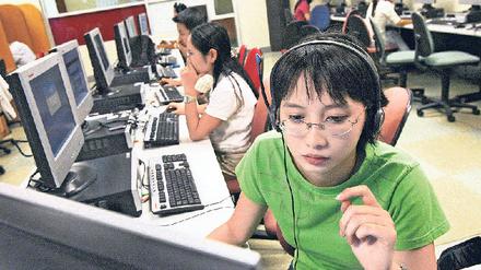 Begehrte Studenten. Neben Deutschland gründen auch andere Länder Uniableger in Vietnam. Hier die australisch betriebene „International University Vietnam“. Foto: AFP