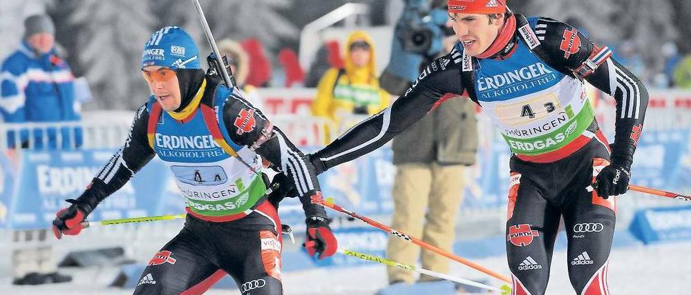 Ab in die Spur. Arnd Peiffer schickt Schlussläufer Michael Greis in Oberhof ins Rennen. Foto: dpa