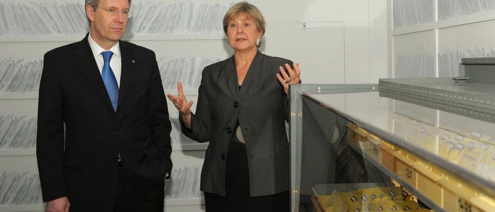 Bundespräsident Christian Wulff und die Bundesbeauftragte für die Unterlagen des Staatssicherheitsdienstes der DDR, Marianne Birthler.