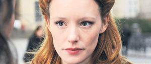 Unbekannte Seiten. Zusammen mit anderen Fernstudenten hat Lavinia Wilson in Berlin eine Philosophiegruppe gegründet. Millionen Fernsehzuschauer haben die Schauspielerin am vergangenen Dienstag in der Dokufiktion „2030 – Aufstand der Jungen“ gesehen. Foto:ZDF
