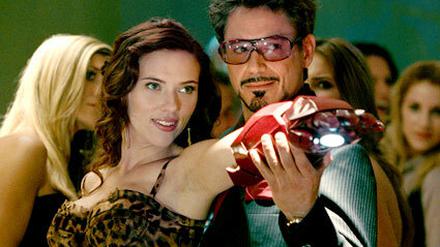 Eiserner Kerl, Schwarze Witwe: Robert Downey Jr. und Scarlett Johansson in „Iron Man 2“.