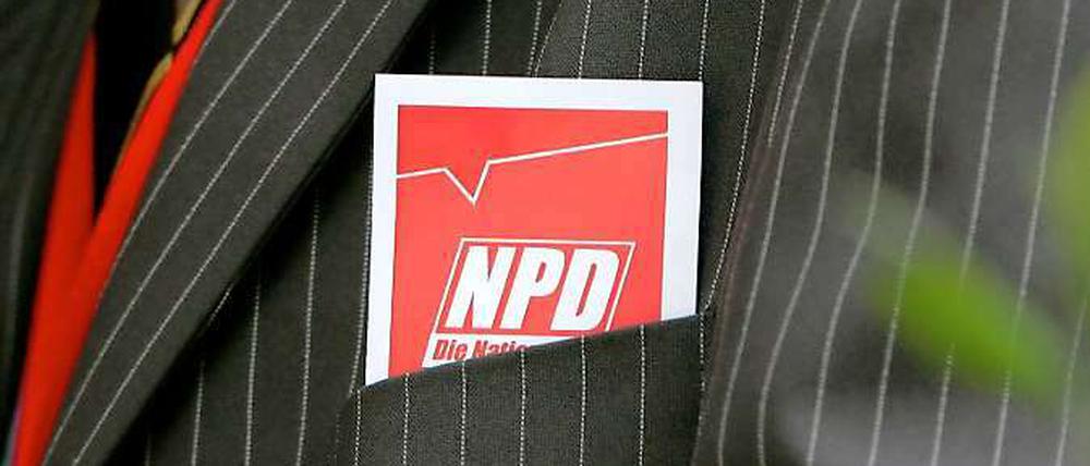 Bald auch an Berliner Schulen? Ein Delegierter bei einem Bundesparteitag der NPD. Die Partei möchte in der Aula der Lichtenberger Max-Taut-Schule Veranstaltungen abhalten.
