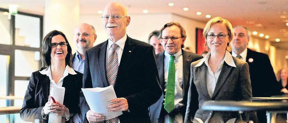 „Jeder hat bluten müssen“, sagt Schlichter Peter Struck über den Tarifstreit.