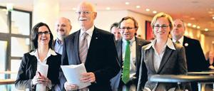 „Jeder hat bluten müssen“, sagt Schlichter Peter Struck über den Tarifstreit. 
