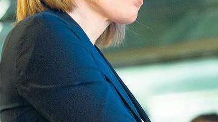 Familienministerin Kristina Schröder will Projekte gegen Rechtsextremismus nur dann fördern, wenn die Träger ihre Partner auf Verfassungstreue überprüfen. 