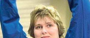 Bewegender Abschied. Beim Hallen-Meeting in Chemnitz 2002 verabschiedete sich Diskuswerferin Ilke Wyludda endgültig von ihren Fans. Foto: ddp