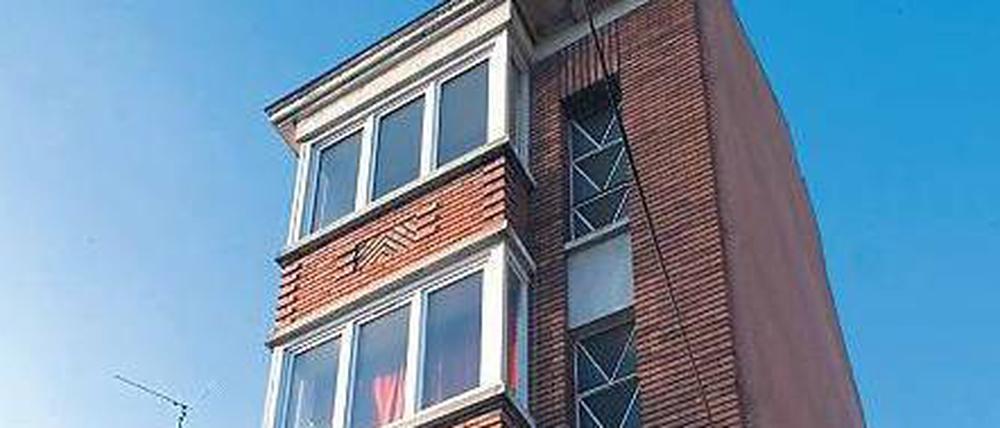 Versteck. In diesem Haus in Lille in Nordfrankreich lebten die beiden Gesuchten unter den Namen „Werner“ und „Lina“ ein unauffälliges Leben als Flohmarkthändler. Foto: AFP