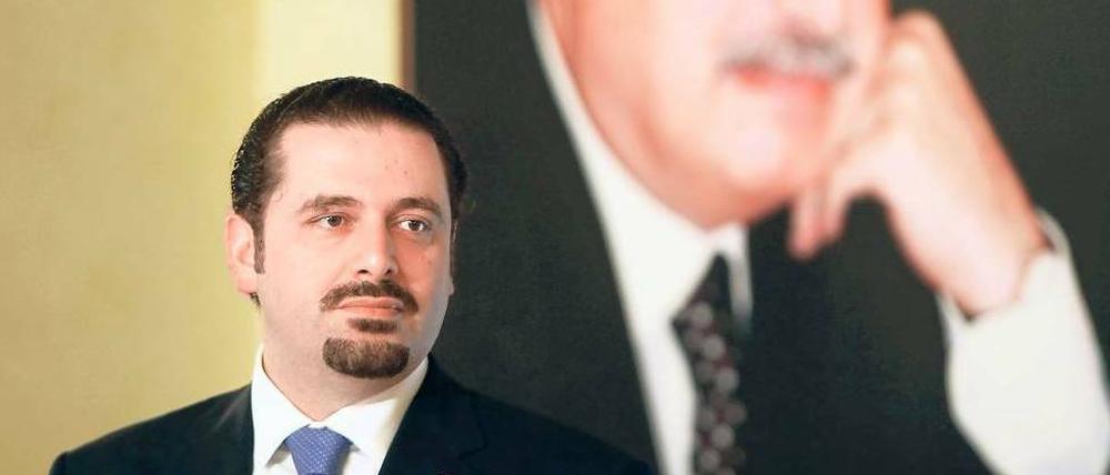 In der Krise: Libanons Premier Saad Hariri vor dem Bild seines Vaters Rafik. Foto: dpa