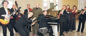 Gute Laune im Gymnasium. Das Salon-Orchester zu Gast in der alten Schule.