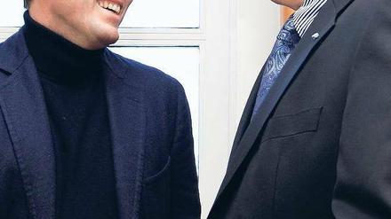 Spaßgesellen. Verteidigungsminister und Jungstar Karl-Theodor zu Guttenberg und CSU-Chef Horst Seehofer demonstrieren freundliches Einvernehmen. Foto: Reuters