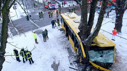 Der Bus in Düsseldorf hat einen Totalschaden.