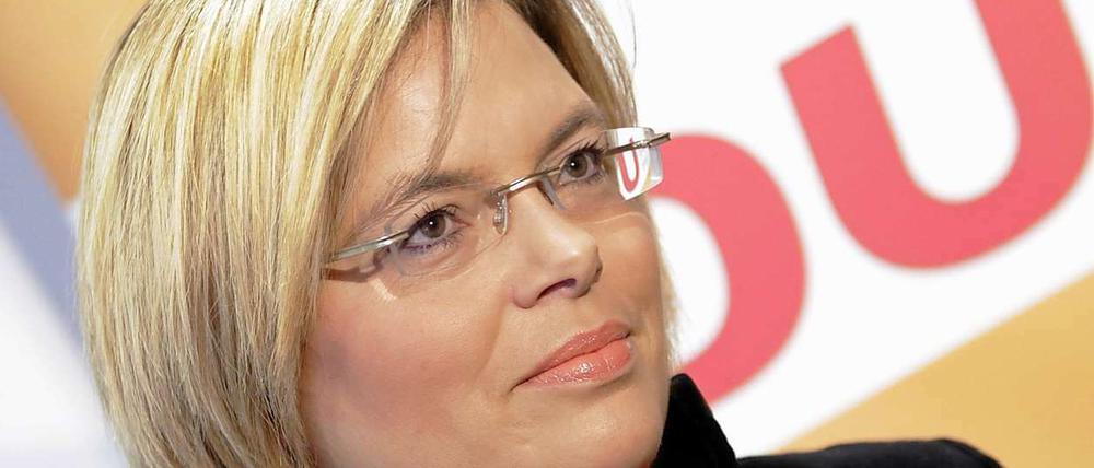 Die CDU-Spitzenkandidatin für die rheinland-pfälzische Landtagswahl, Julia Klöcknermuss mit dem Spendenskandal hat angekündigt die Strafzahlung "unverzüglich" an den Deutschen Bundestag zu zahlen.