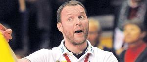 Der Trainer plant um. Füchse-Coach Dagur Sigurdsson muss in diesen Tagen mit seinem Personal rochieren.