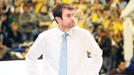 Der Rastlose ist ratlos. Luka Pavicevic gerät intern unter Druck.
