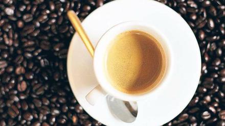 Teure Bohnen. Experten gehen davon aus, dass viele Röster den Kaffeepreis um etwa 50 Cent pro Pfund anheben.