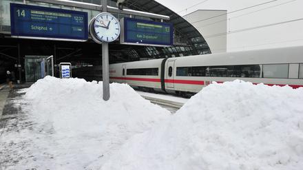 Das Winterwetter macht der Bahn Probleme.
