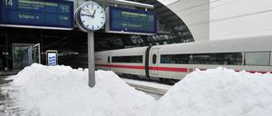 Das Winterwetter macht der Bahn Probleme.