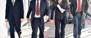 Wohin geht der Weg – wenn Peter Müller (2. v. l.) nicht mehr das Bündnis aus CDU, FDP und Grünen führt? Unser Bild zeigt ihn mit FDP-Chef Christoph Hartmann und den Grünen-Vorsitzenden Claudia Willger-Lambert und Hubert Ulrich (v. l.). Foto: Oliver Dietze, dpa