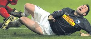 Zum Wegschauen. Bochums Concha bricht in dieser Szene das Schienbein.