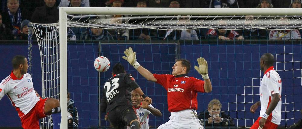 Vidal köpft zum zwischenzeitlichen 2:1 für Leverkusen ein.