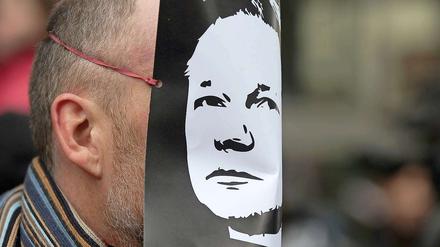 Viele Menschen demonstrierten für die Freilassung von Julian Assange. 