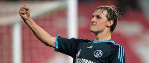 Benedikt Höwedes Tor zum 2:0 bei Benfica lässt Schalke jubeln.