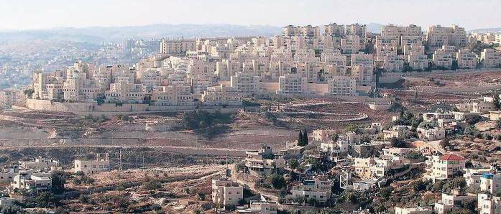 Siedlerstädte. Die Siedlungen Umm Tuba in Ostjerusalem (Vordergrund) und Har Homa. Die USA haben keinen Baustopp für jüdische Siedler durchsetzen können. Foto: Baz Ratner/rtr