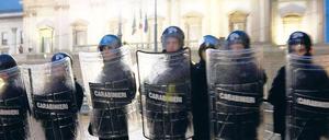 Vorsicht Wagner. Polizeiabsperrung vor der Scala in Mailand. Foto: Reuters
