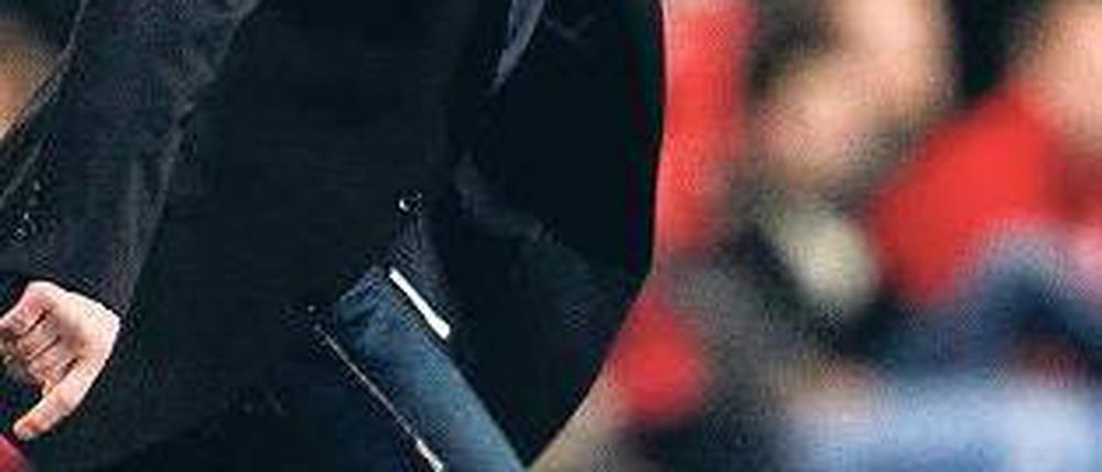 Mirko Slomka, 43, ist seit Januar Trainer von Hannover 96. Er übernahm den Fußball-Bundesligisten auf Platz 16 und rettete ihn am letzten Spieltag vor dem Abstieg. Zuvor war Slomka Cheftrainer bei Tennis Borussia Berlin und dem FC Schalke 04. 