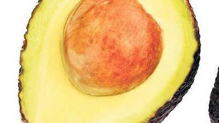 Raue Schale: An dieser und der dunklen Farbe kann man die Hass-Avocado erkennen.