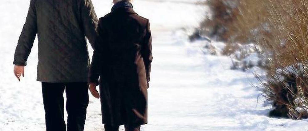 Gemeinsamer Weg. Viele wollen nicht, dass ihre Angehörigen im Alter oder im Pflegefall aus dem vertrauten Umfeld gerissen werden.