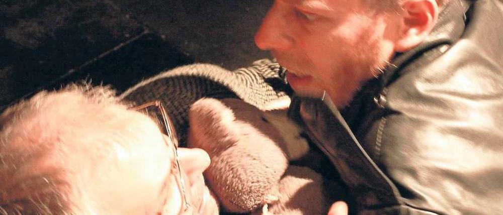 Anklage. Joachim Kelsch, Markus Riexinger in „Teddybären weinen nicht“. 