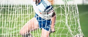 Im Netz der Geschichte. Matthias Sammer war 1990 Kapitän des DDR-Teams. Foto: dpa