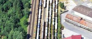 In vollen Zügen. Straßen und SChienen kommen an ihre Kapazitätsgrenzen.