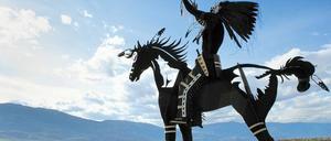 Die Statue über dem Okanagan-Tal ist das Wahrzeichen des Weinguts NK'MIP.