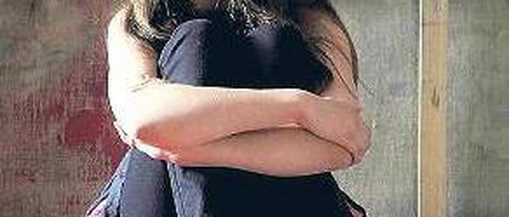 Was soll werden? Aimée (Mathilde Bundschuh) ist nach dem Unfalltod ihrer Mutter äußerlich unverletzt, aber schwer traumatisiert – und für ihre Umwelt ein Rätsel. Foto: ARD