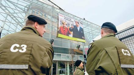 Die Polizei schaute zu, als Greenpeace die CDU-Zentrale kaperte. 