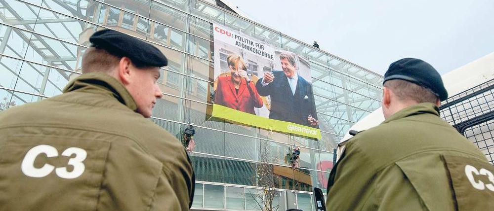 Die Polizei schaute zu, als Greenpeace die CDU-Zentrale kaperte.