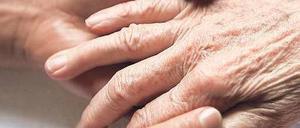 Mehr Betreuung. Die Zahl der Alten wächst. Und damit auch die Zahl der Pflegebedürftigen – doch in welchem Umfang, ist keineswegs sicher. 